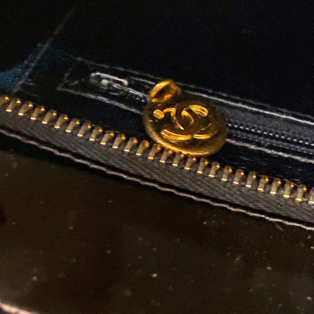 Authentic Chanel CC Black Patent Leather Gold  Medallion Tote Bag. Excellent - Picture 12 of 16